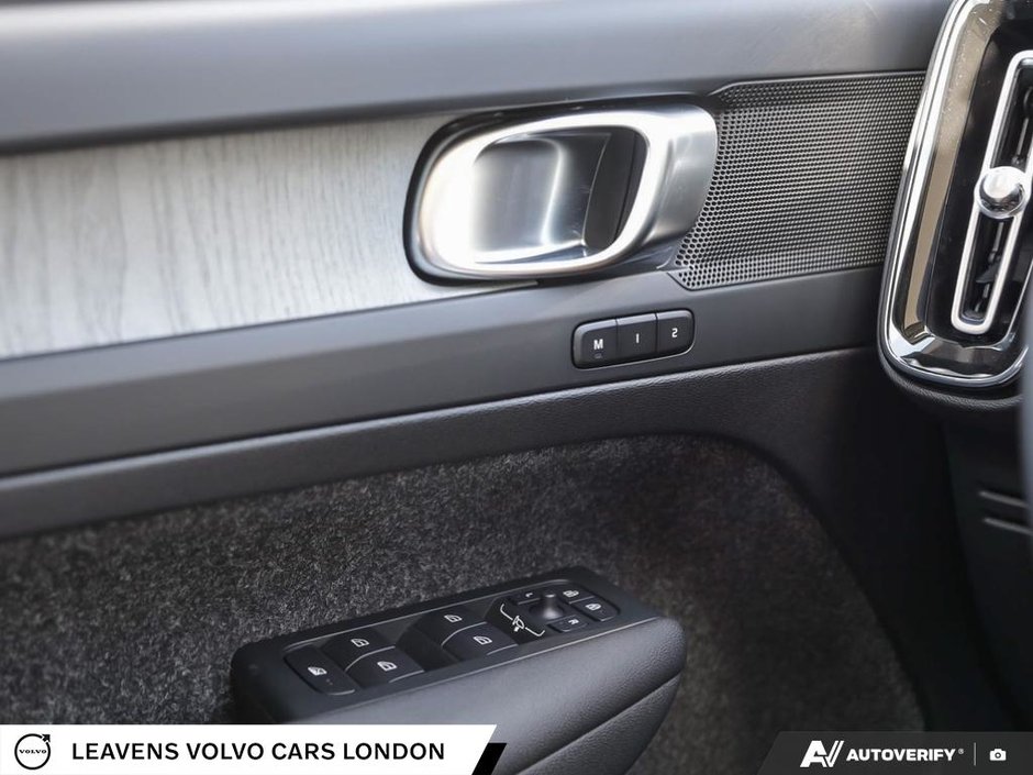 2026 Volvo XC40 PLUS DARK THEME-16