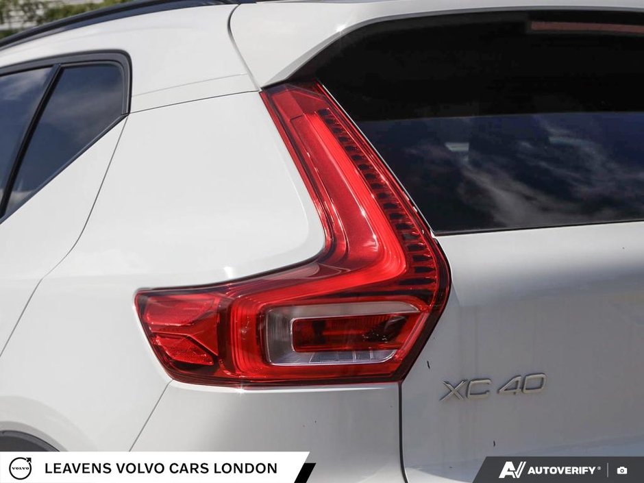 2026 Volvo XC40 PLUS DARK THEME-11