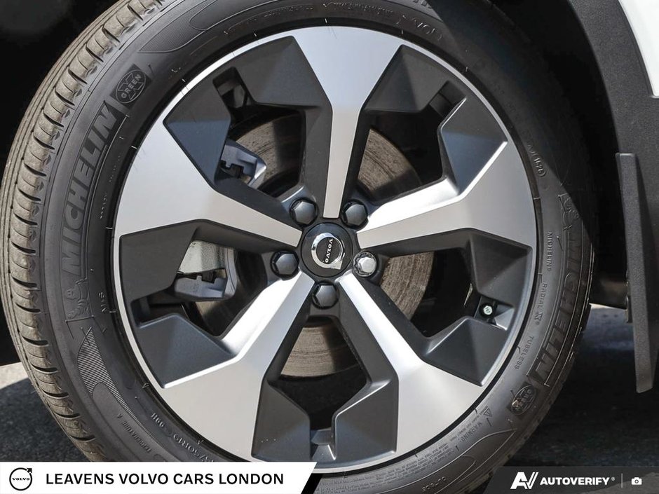 2026 Volvo XC40 PLUS DARK THEME-5
