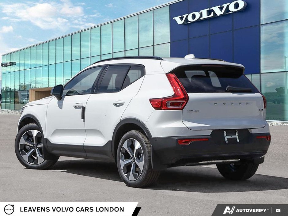 2026 Volvo XC40 PLUS DARK THEME-3