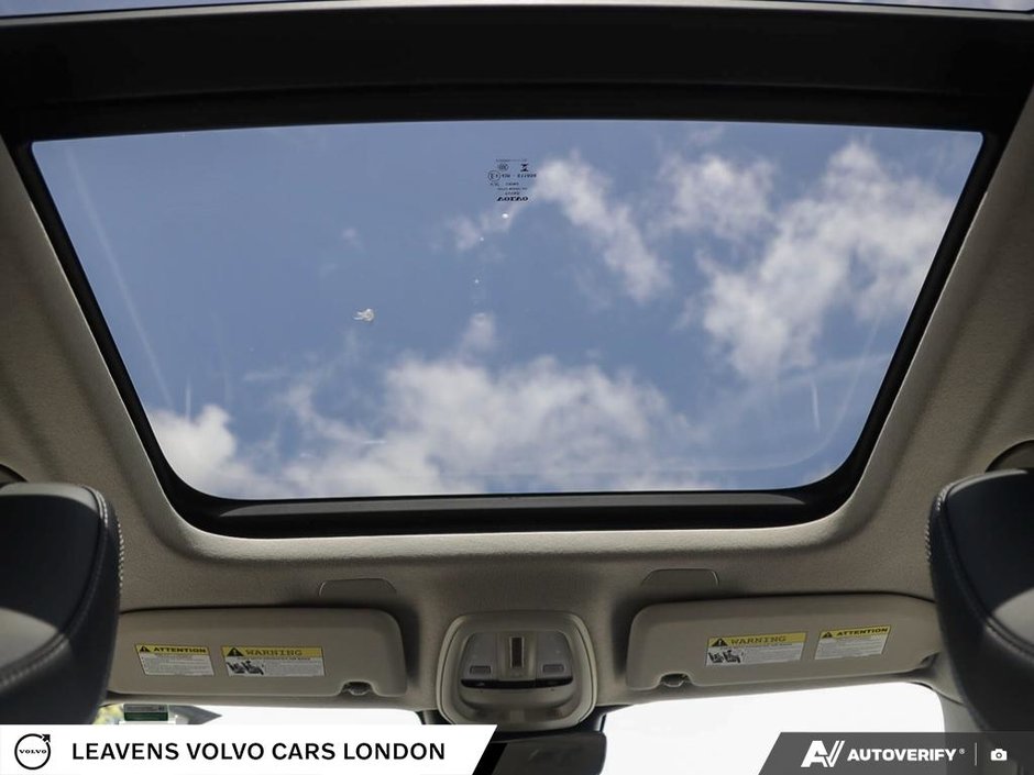 2026 Volvo XC40 PLUS DARK THEME-25