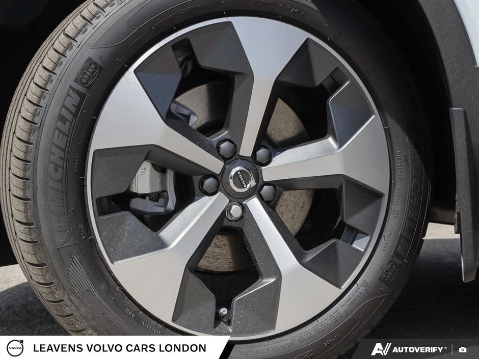 2026 Volvo XC40 PLUS DARK THEME-5