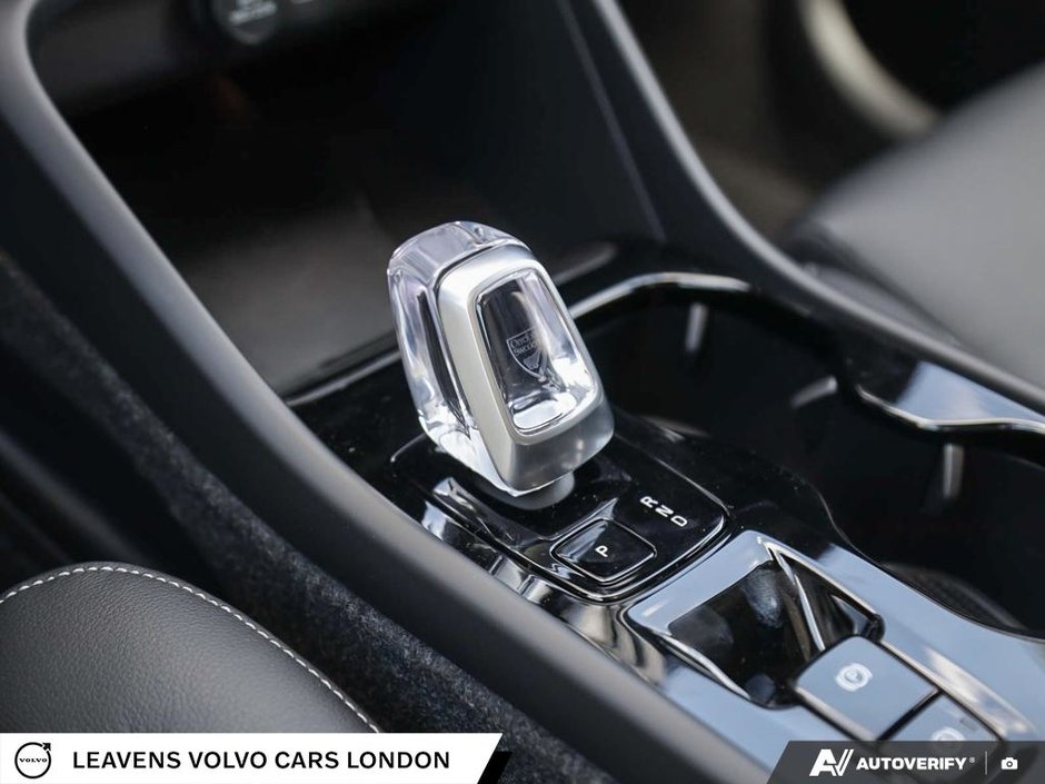2026 Volvo XC40 PLUS DARK THEME-18