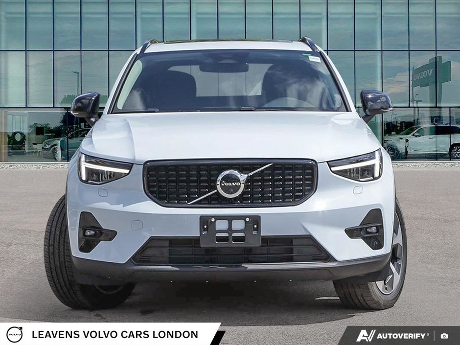 2026 Volvo XC40 PLUS DARK THEME-1