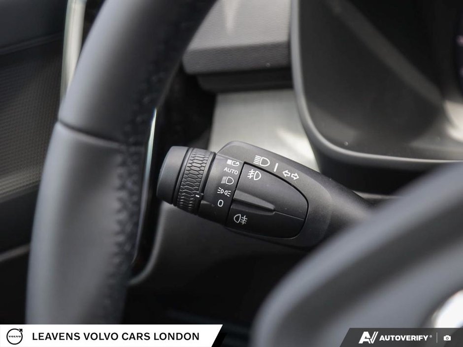 2026 Volvo XC40 PLUS DARK THEME-15