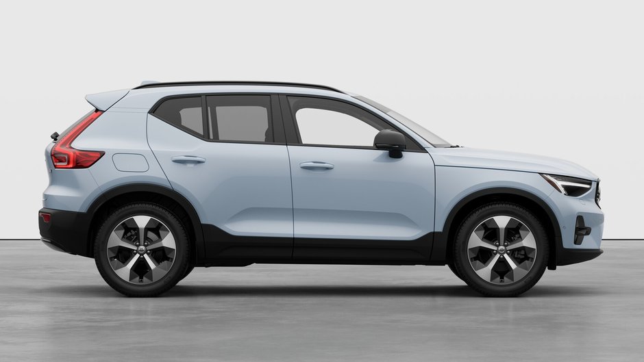 2026 Volvo XC40 PLUS DARK THEME-6