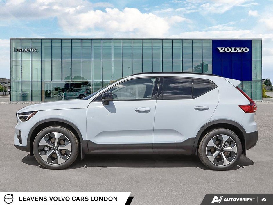2026 Volvo XC40 PLUS DARK THEME-2