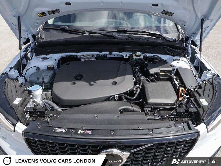 2026 Volvo XC40 PLUS DARK THEME-7