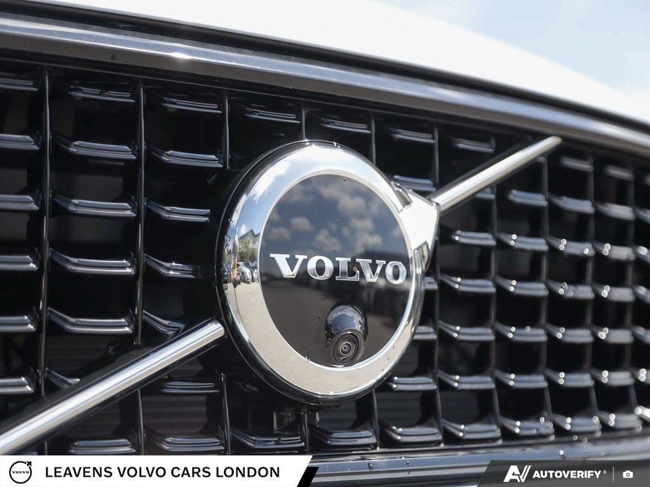 2026 Volvo XC40 PLUS DARK THEME-8