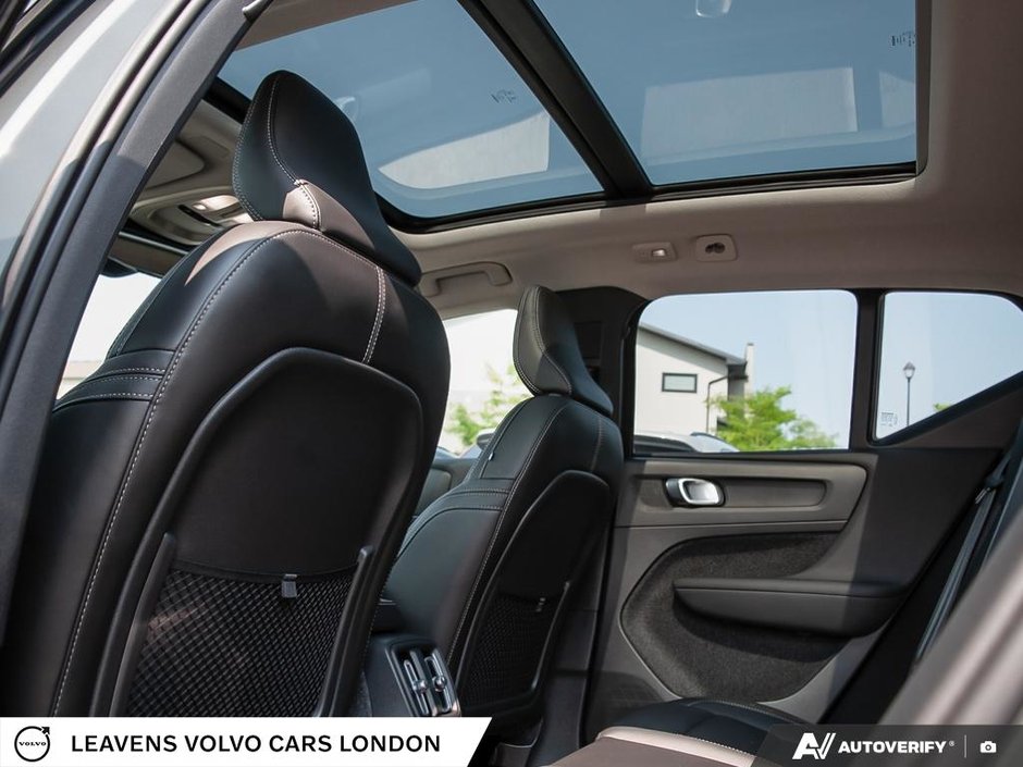 2026 Volvo XC40 PLUS DARK THEME-23