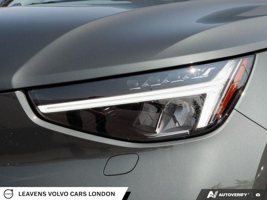 2026 Volvo XC40 PLUS DARK THEME-9