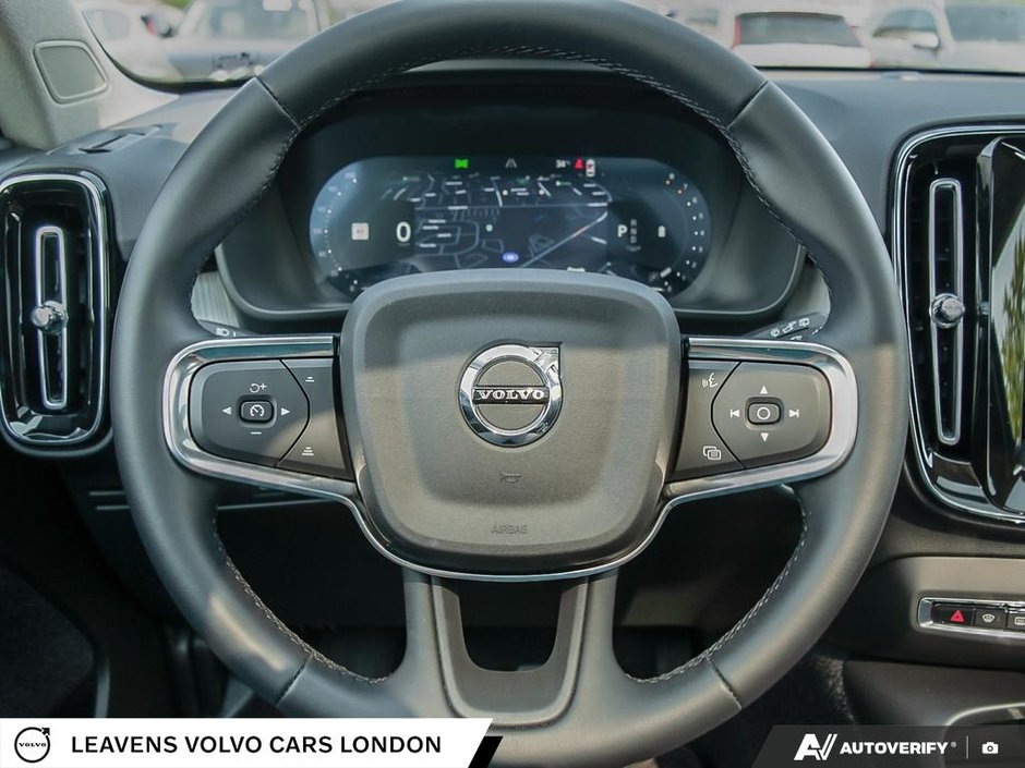 2026 Volvo XC40 PLUS DARK THEME-13