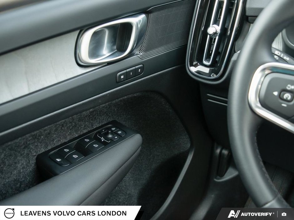 2026 Volvo XC40 PLUS DARK THEME-16
