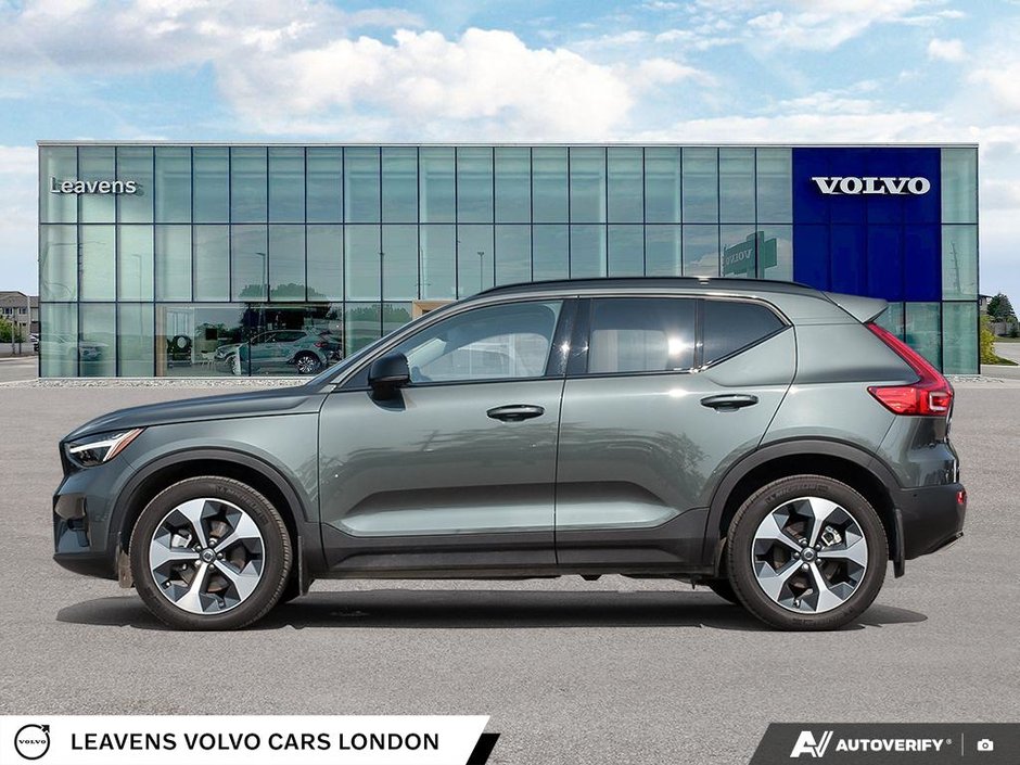 2026 Volvo XC40 PLUS DARK THEME-2