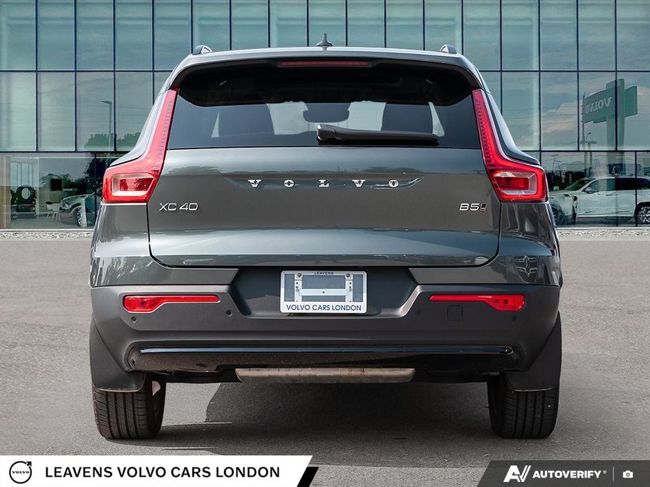2026 Volvo XC40 PLUS DARK THEME-4