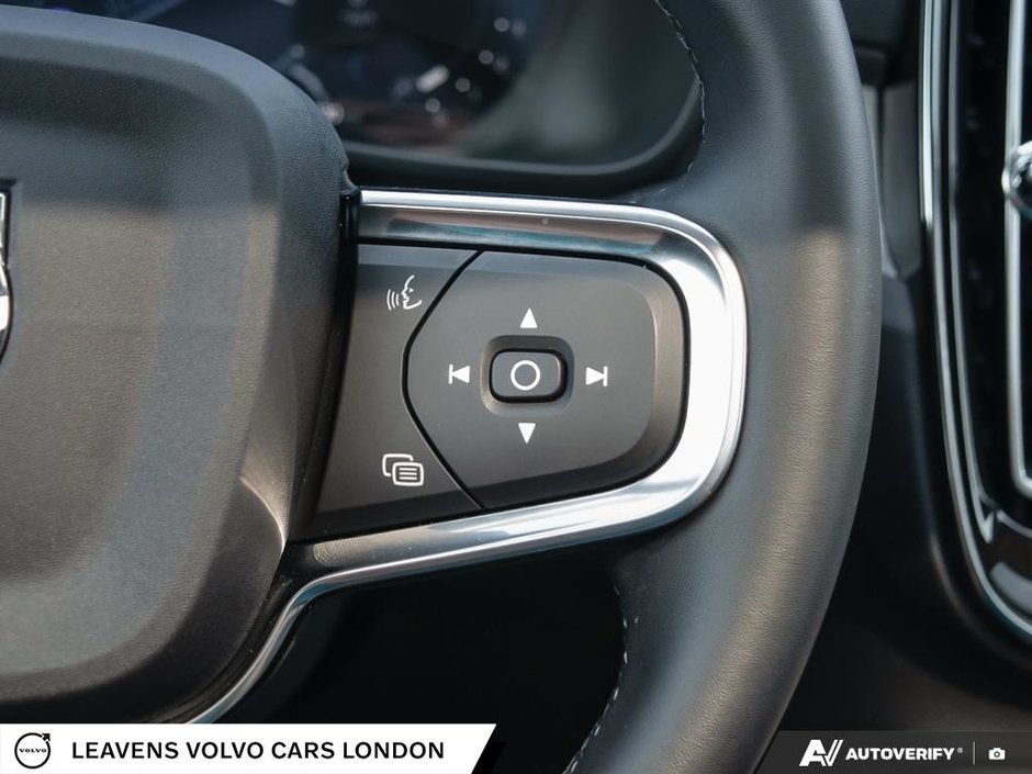 2026 Volvo XC40 PLUS DARK THEME-17