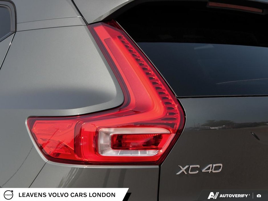 2026 Volvo XC40 PLUS DARK THEME-11