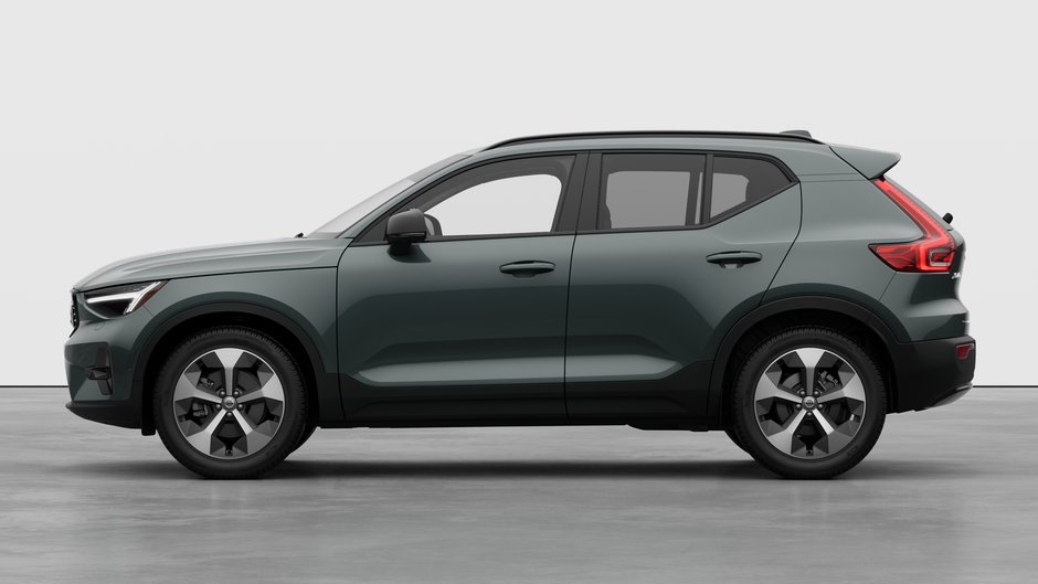 2026 Volvo XC40 PLUS DARK THEME-7
