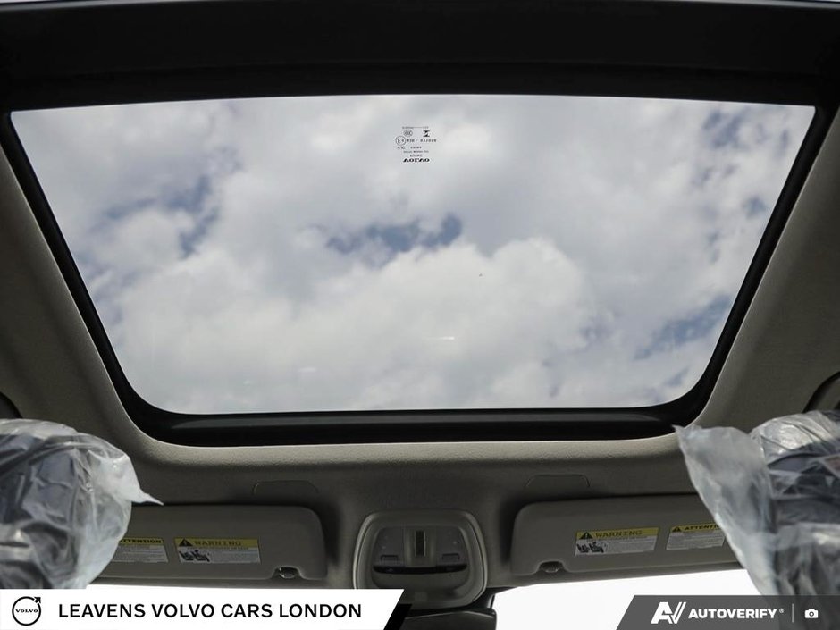 2026 Volvo XC40 ULTRA DARK THEME-25