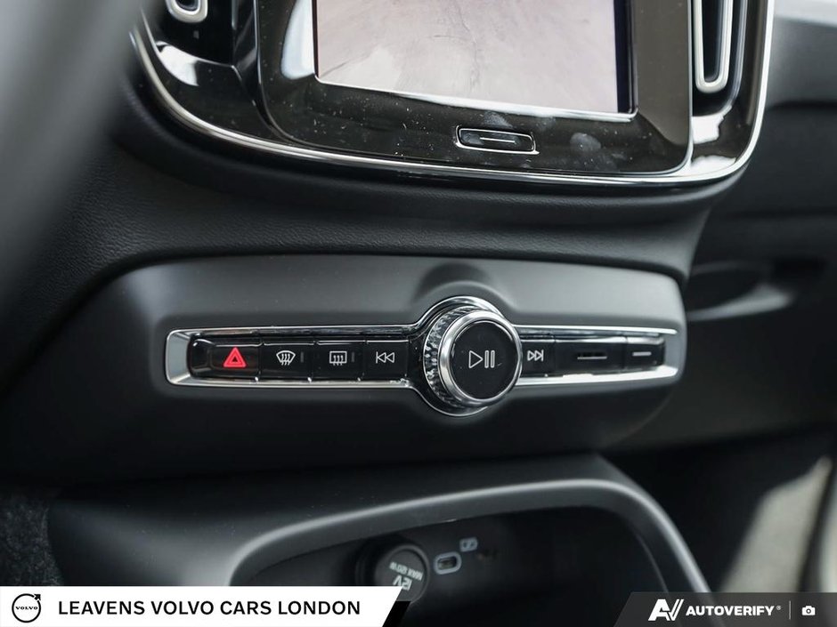 2026 Volvo XC40 ULTRA DARK THEME-19