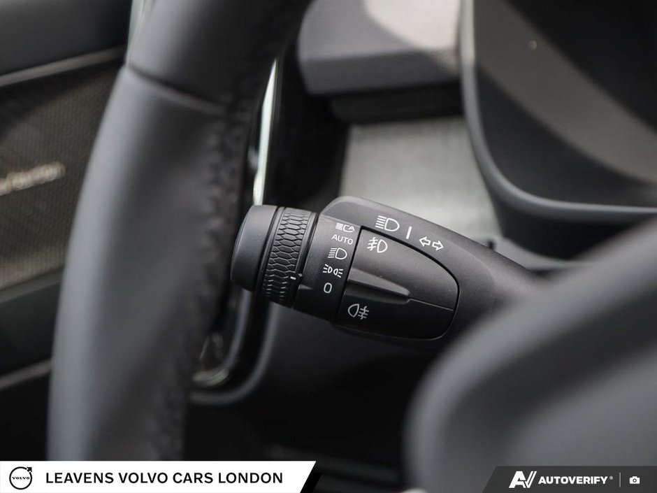 2026 Volvo XC40 ULTRA DARK THEME-15