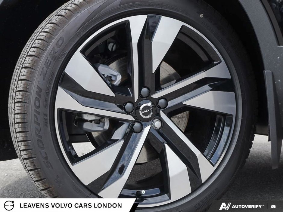2026 Volvo XC40 ULTRA DARK THEME-5