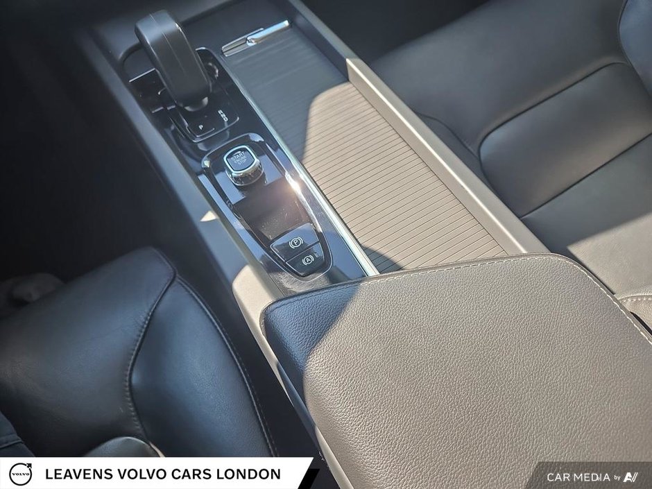 2023 Volvo XC60 HYBRID XC60 PLUG-IN HYBRID-17