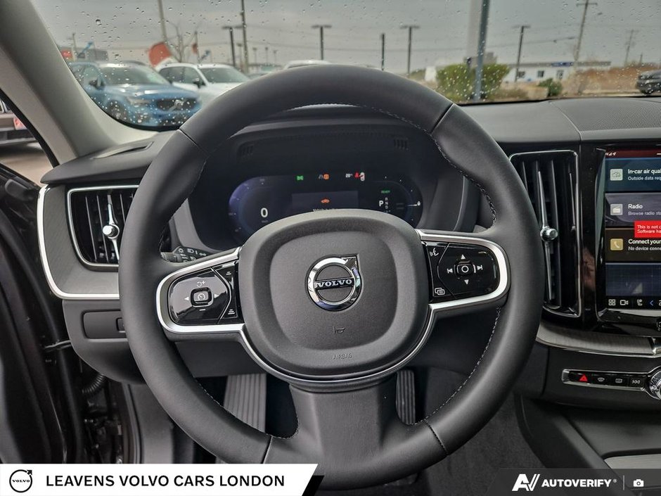 2025 Volvo XC60 PLUG-IN HYBRID PLUS DARK THEME-11