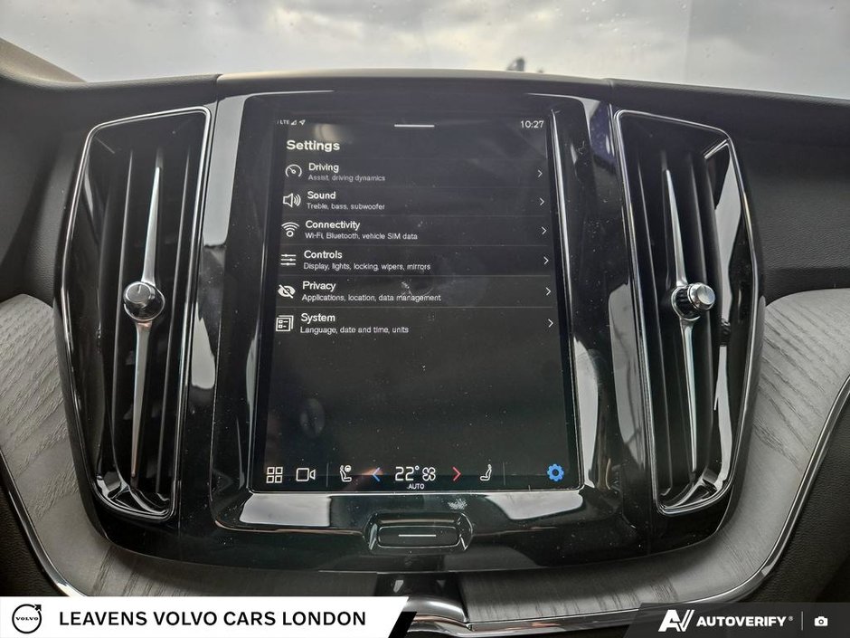 2025 Volvo XC60 PLUG-IN HYBRID PLUS DARK THEME-25