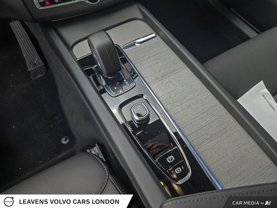 2025 Volvo XC60 Plug-in Hybrid PLUS DARK THEME-15