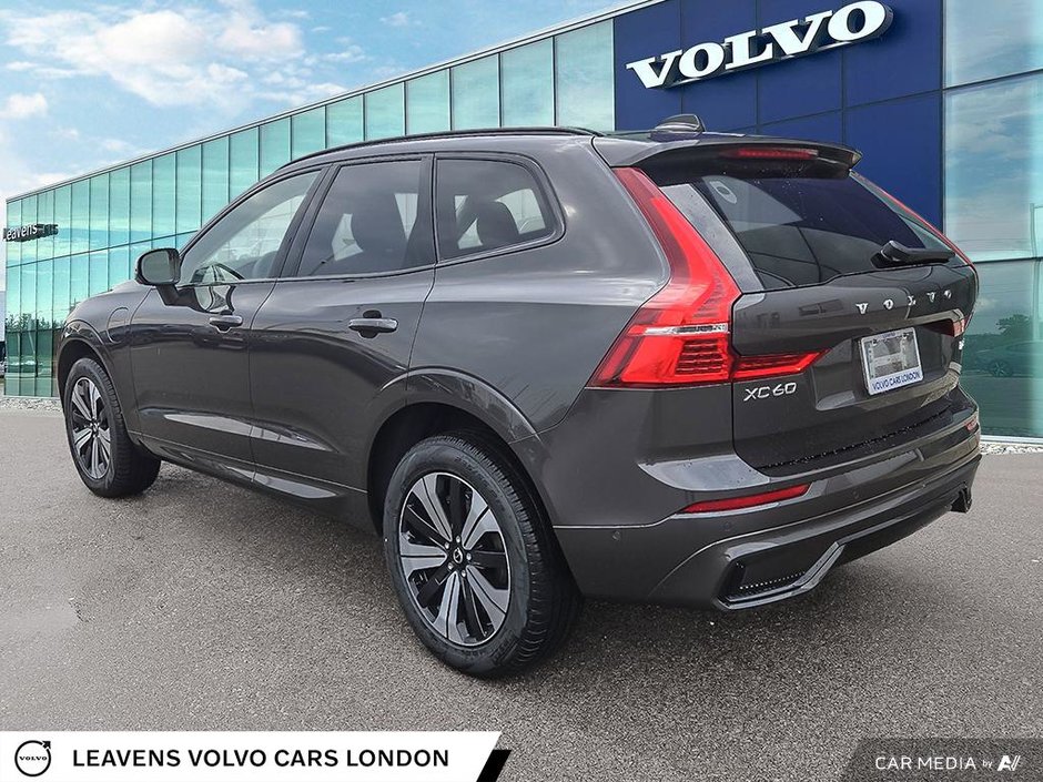 2025 Volvo XC60 Plug-in Hybrid PLUS DARK THEME-3