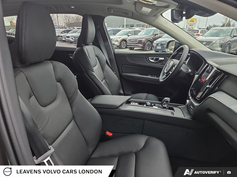 2025 Volvo XC60 PLUG-IN HYBRID PLUS DARK THEME-19