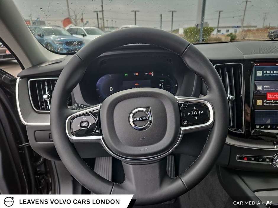 2025 Volvo XC60 Plug-in Hybrid PLUS DARK THEME-11