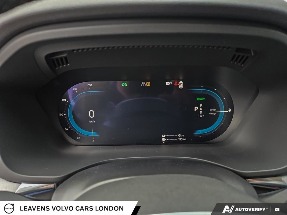 2025 Volvo XC60 PLUG-IN HYBRID PLUS DARK THEME-12