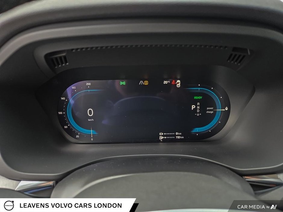2025 Volvo XC60 Plug-in Hybrid PLUS DARK THEME-12