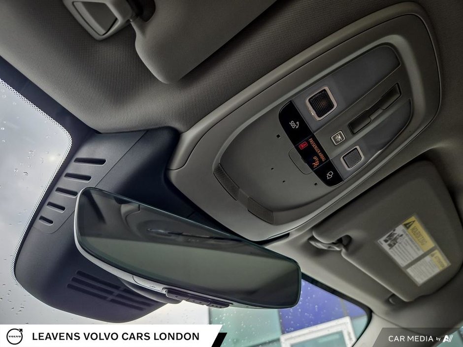 2025 Volvo XC60 Plug-in Hybrid PLUS DARK THEME-18