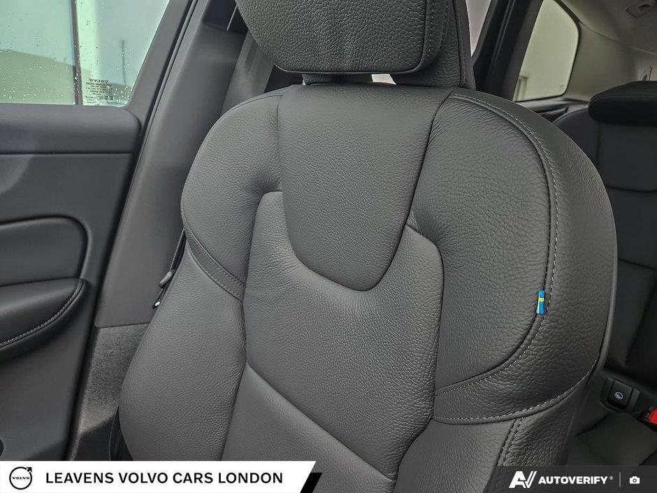 2025 Volvo XC60 PLUG-IN HYBRID PLUS DARK THEME-17