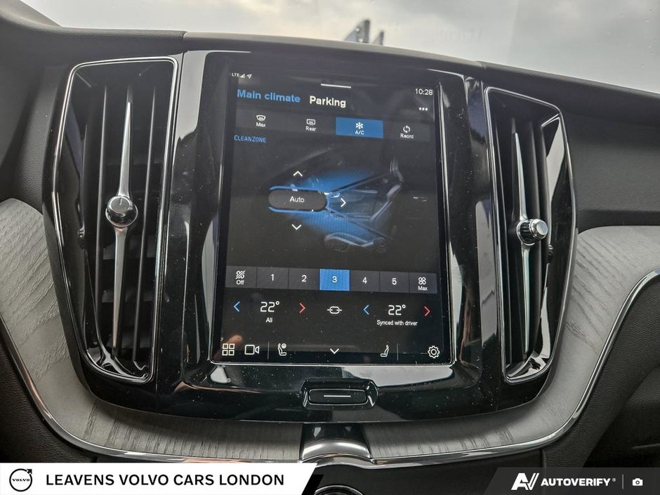 2025 Volvo XC60 PLUG-IN HYBRID PLUS DARK THEME-27