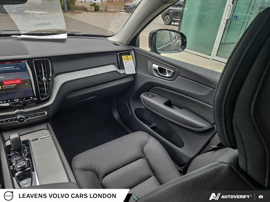 2025 Volvo XC60 PLUG-IN HYBRID PLUS DARK THEME-22