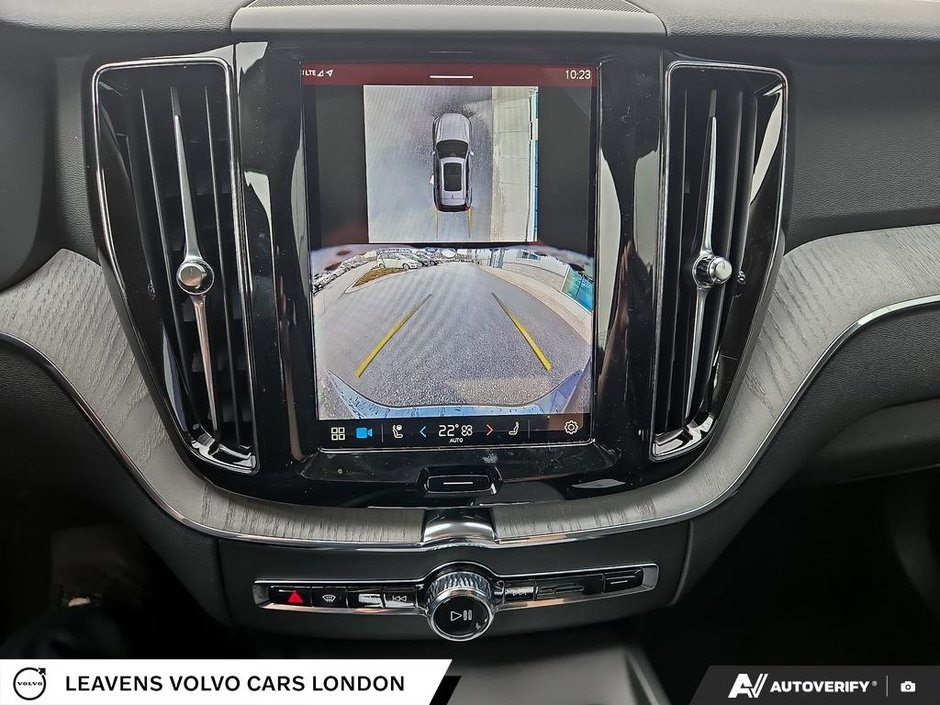 2025 Volvo XC60 PLUG-IN HYBRID PLUS DARK THEME-16