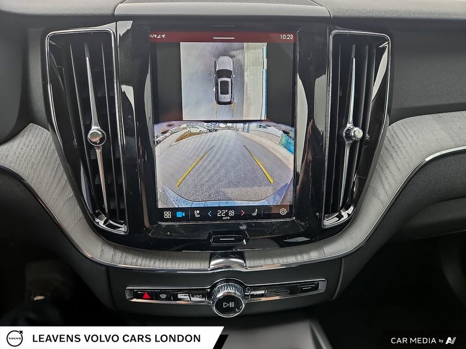 2025 Volvo XC60 Plug-in Hybrid PLUS DARK THEME-16
