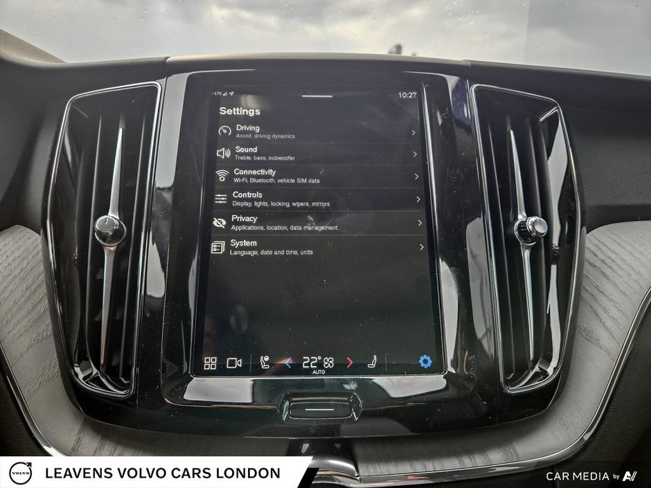 2025 Volvo XC60 Plug-in Hybrid PLUS DARK THEME-25