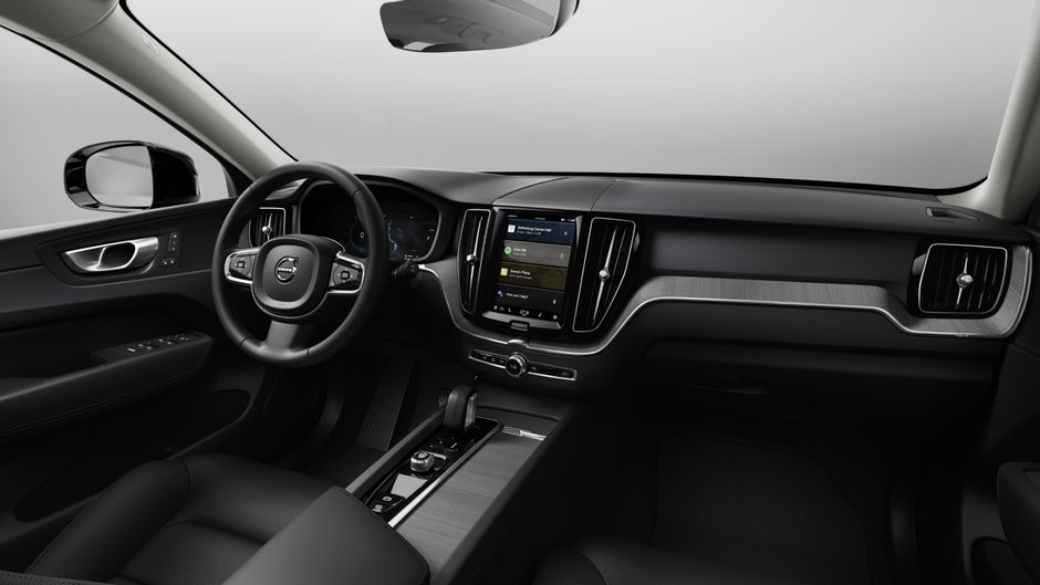 2025 Volvo XC60 Plug-in Hybrid PLUS DARK THEME-7