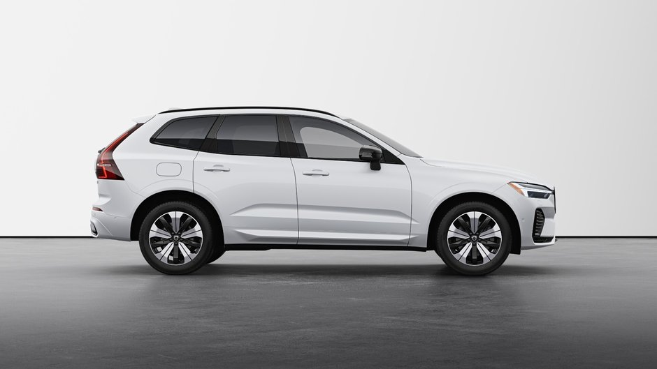 2025 Volvo XC60 Plug-in Hybrid PLUS DARK THEME-4