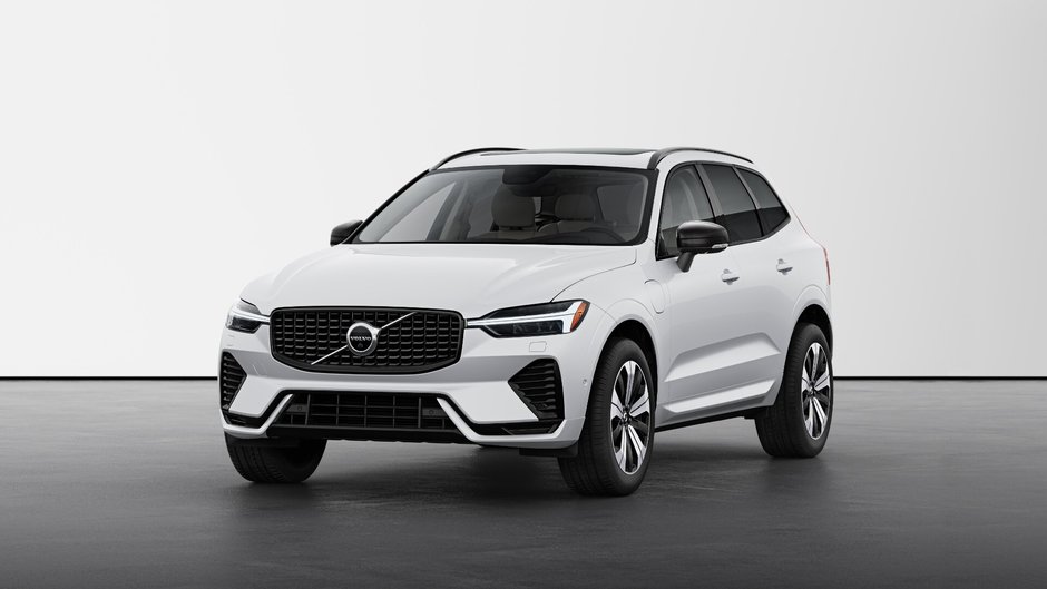 2025 Volvo XC60 Plug-in Hybrid PLUS DARK THEME-0