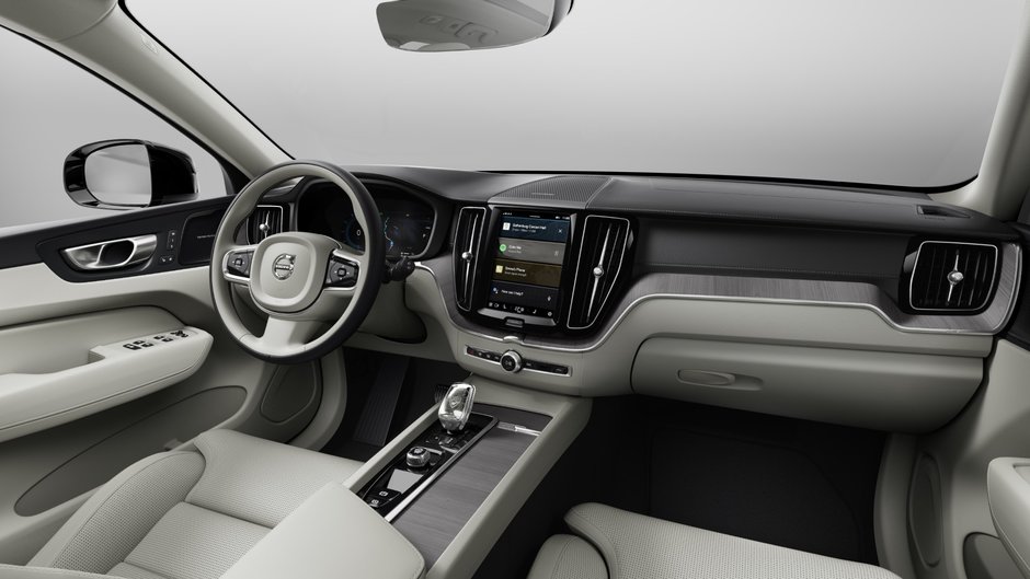 2025 Volvo XC60 Plug-in Hybrid ULTRA DARK THEME-7