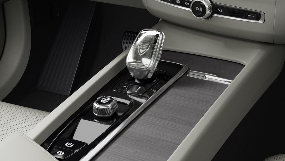 2025 Volvo XC60 Plug-in Hybrid ULTRA DARK THEME-8