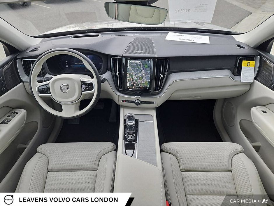2025 Volvo XC60 Plug-in Hybrid ULTRA DARK THEME-28