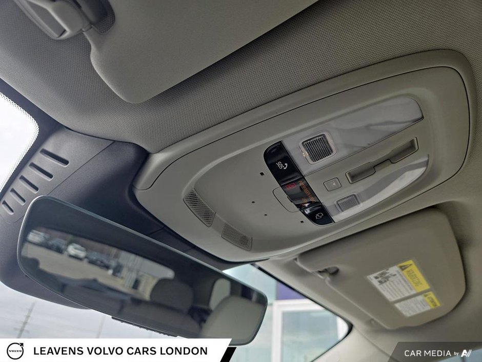 2025 Volvo XC60 Plug-in Hybrid ULTRA DARK THEME-17