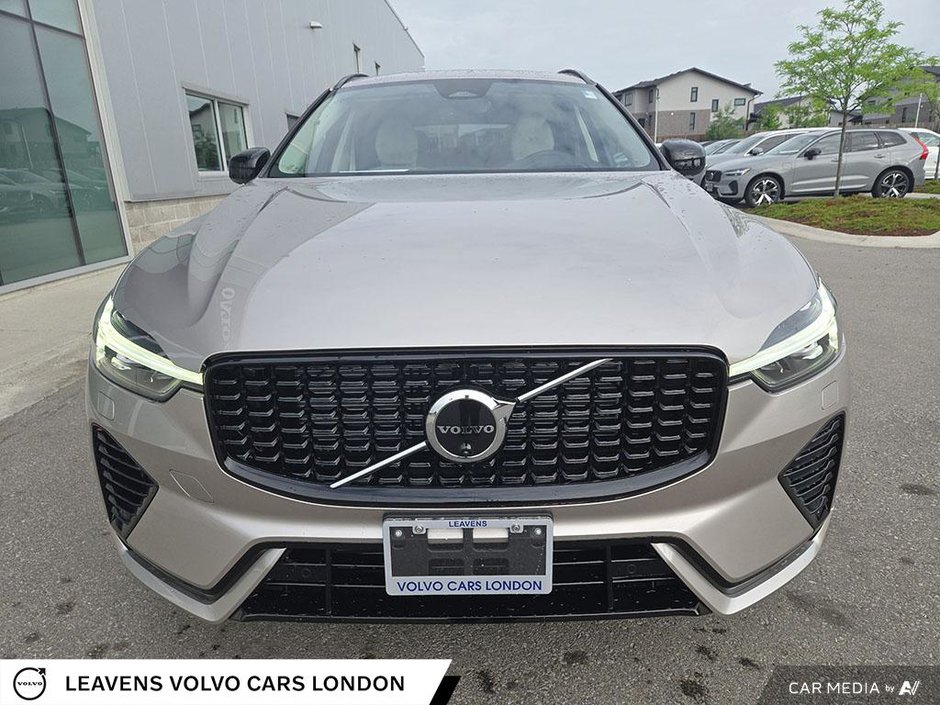 2025 Volvo XC60 Plug-in Hybrid ULTRA DARK THEME-8
